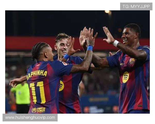 莱万和奥尔莫今日回归巴萨部分合练 展现积极恢复状态 莱万和奥尔莫今日回归巴萨部分合练 展现积极恢复状态